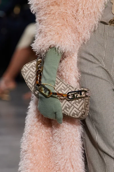 Look 19